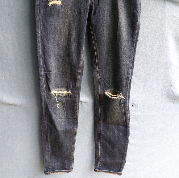 Just USA Juniors Size 7 Distressed Skinny Jeans - Picture 2 of 5